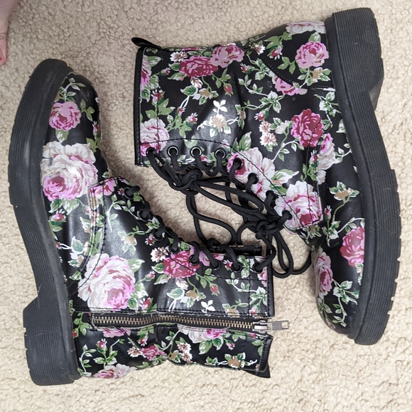 Mossimo Supply Co. Shoes - ✨3XHP✨ Mossimo Supply Floral Combat Boots